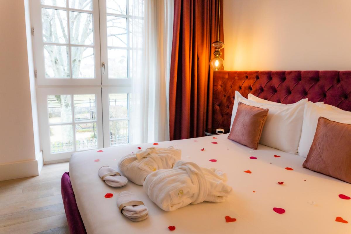 Un ou plusieurs lits dans un hébergement de l'établissement Hôtel Ginkgo - SPA Biloba
