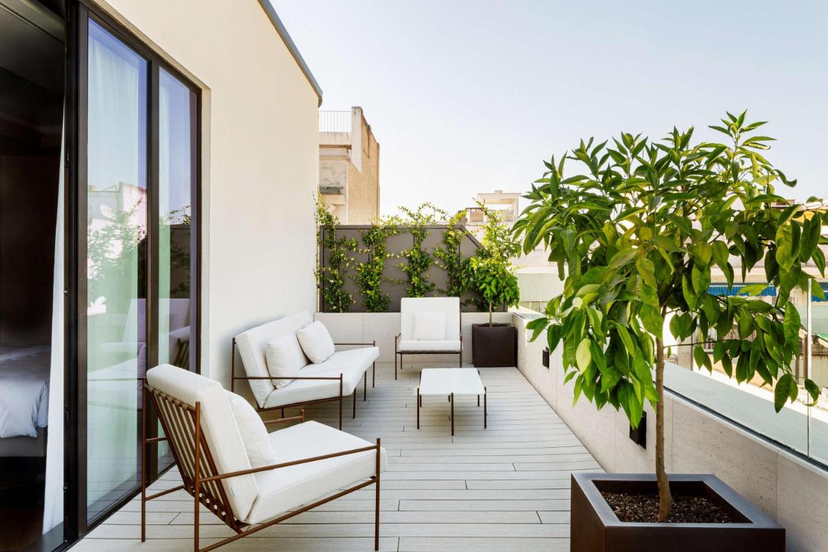 Jardín al aire libre en Radisson Collection Hotel, Magdalena Plaza Sevilla