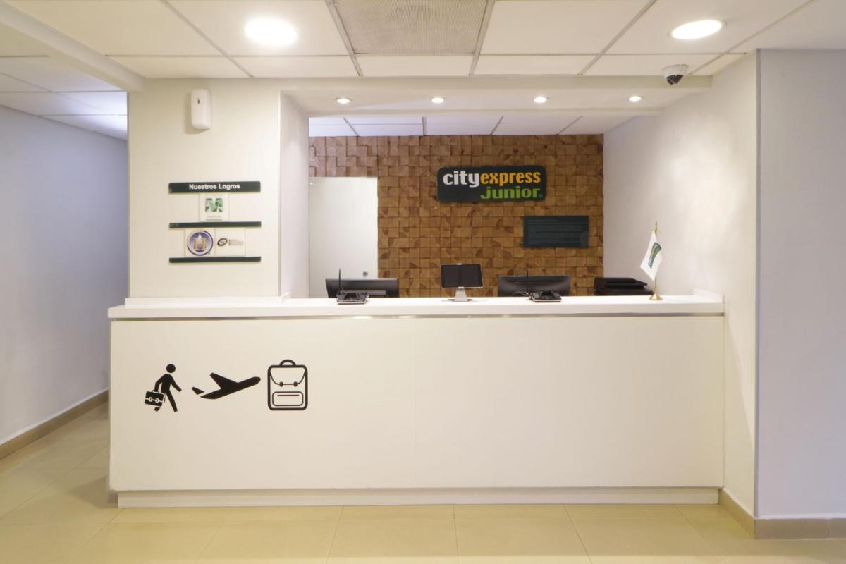 City Express Junior by Marriott Toluca Aeropuerto - Housity