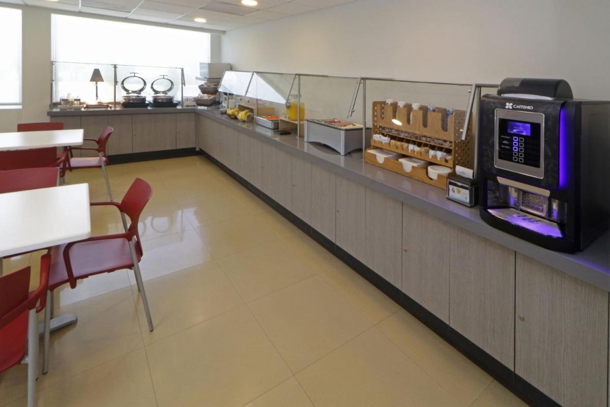 City Express Junior by Marriott Toluca Aeropuerto - Housity