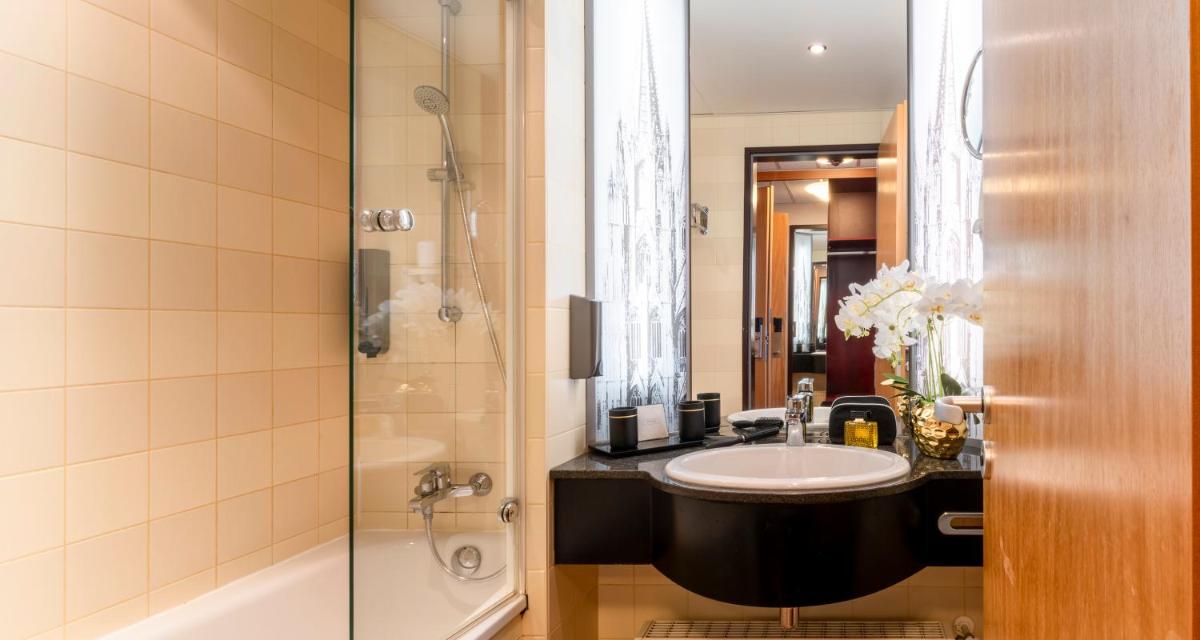 PLAZA Premium Köln - Housity