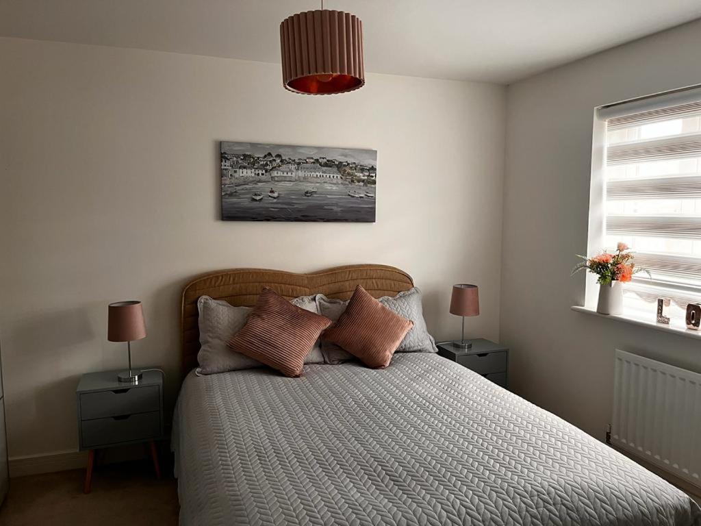 Double Room in a Family Home - 15 Minutes Walk to Famous Bicester Village - Housity