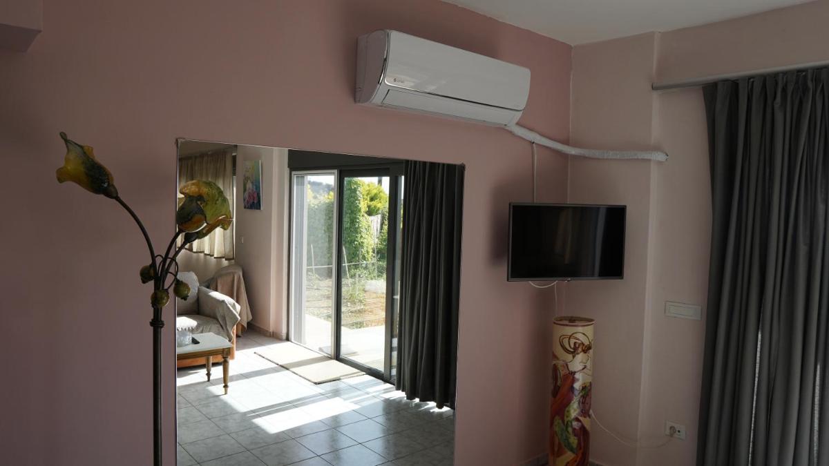 Romanos Patras studio - Housity