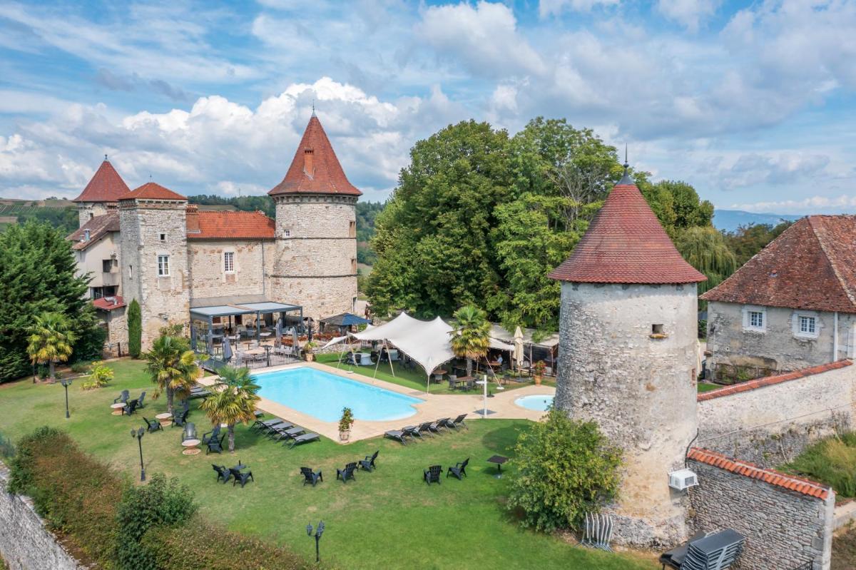 Piscine de l'établissement Château Chapeau Cornu ou située à proximité