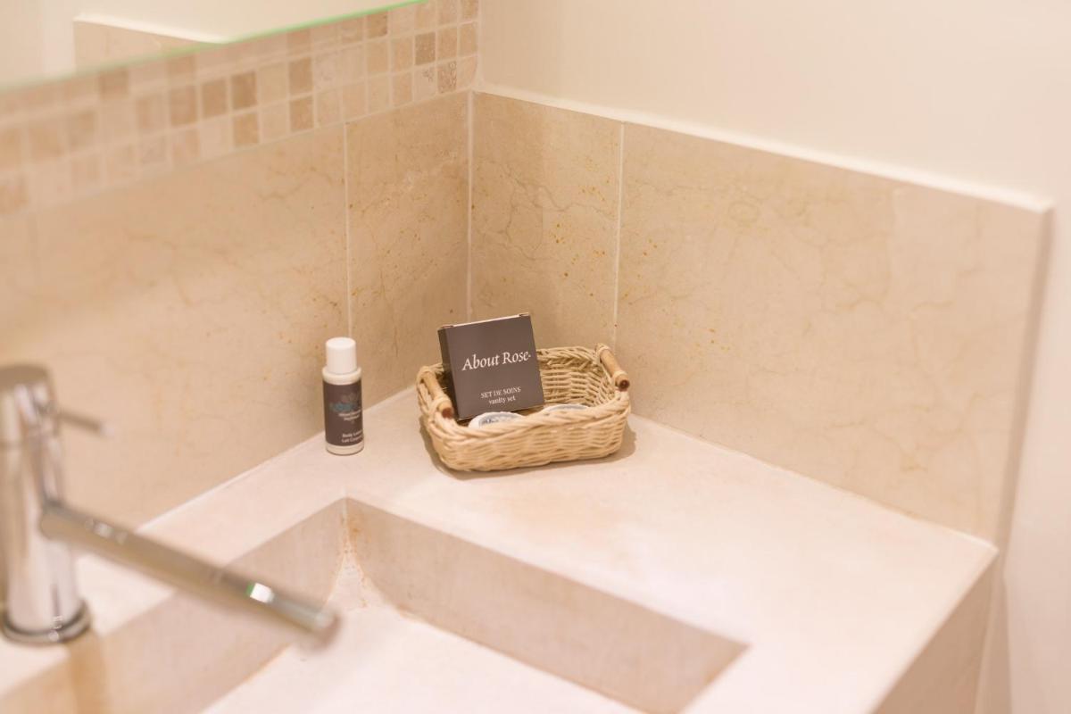 Salle de bains dans l'établissement Château Chapeau Cornu