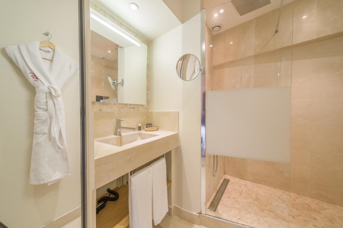 Salle de bains dans l'établissement Château Chapeau Cornu