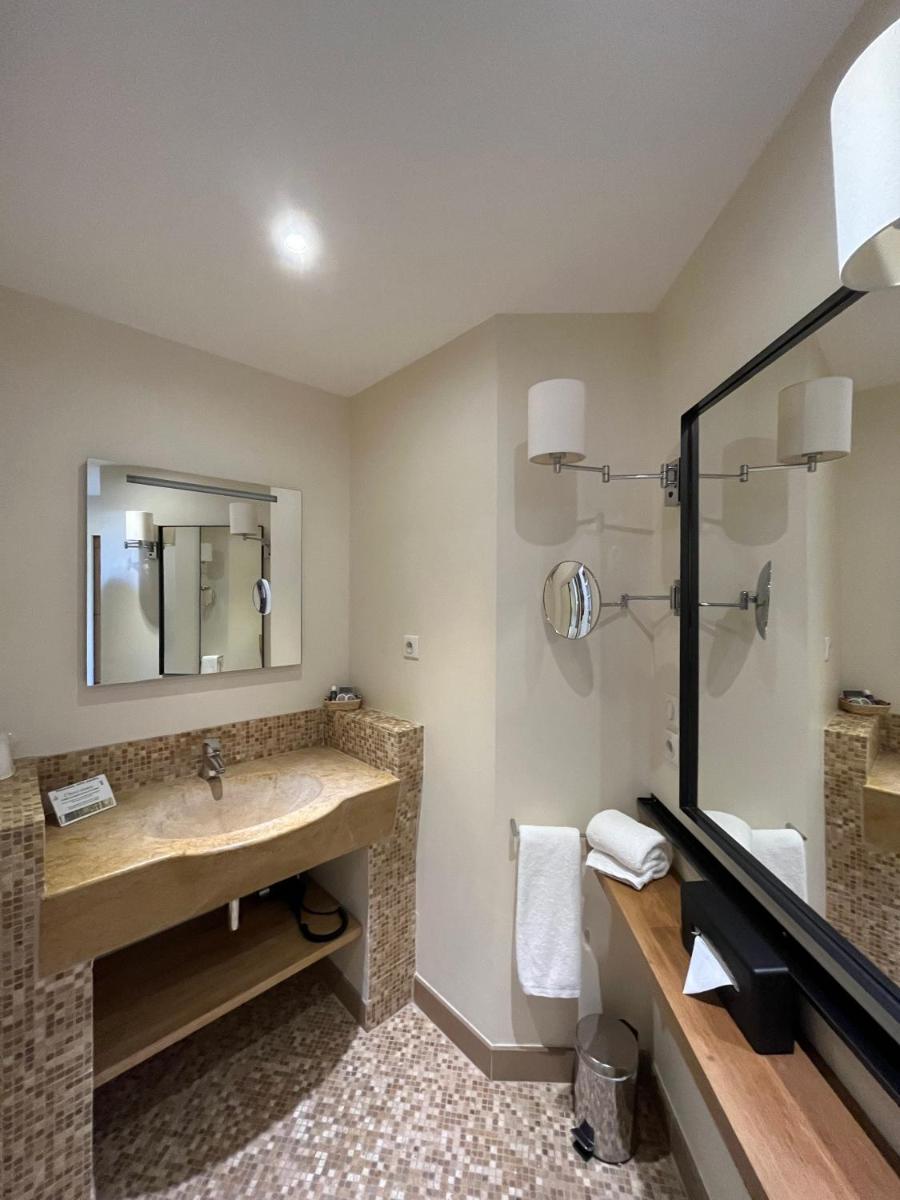 Salle de bains dans l'établissement Château Chapeau Cornu