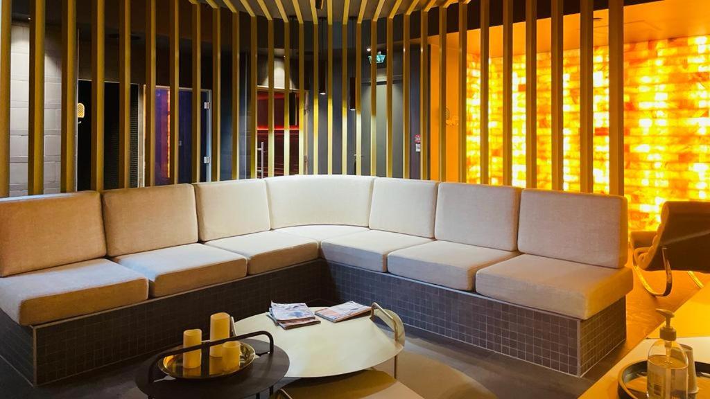 Coin salon dans l'établissement Château Chapeau Cornu