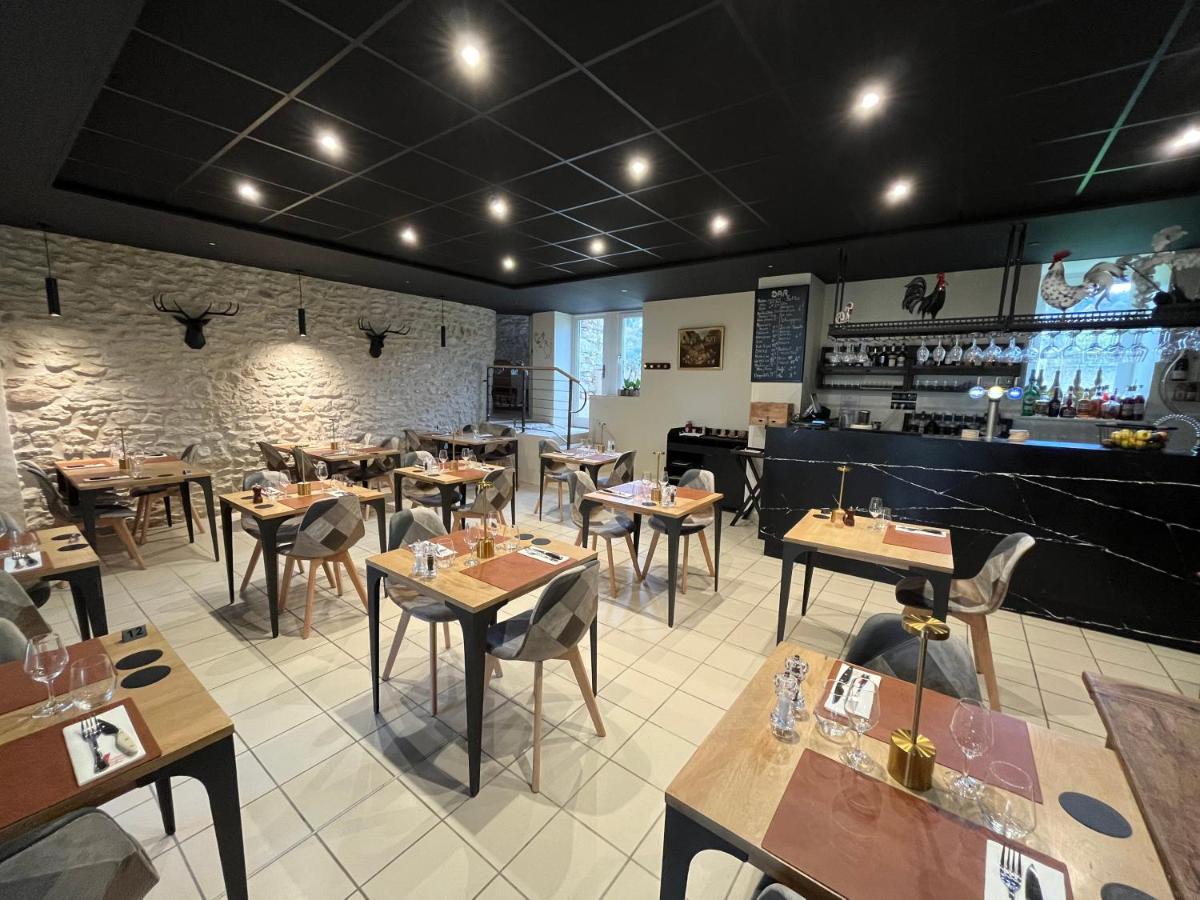 Restaurant ou autre lieu de restauration dans l'établissement Château Chapeau Cornu