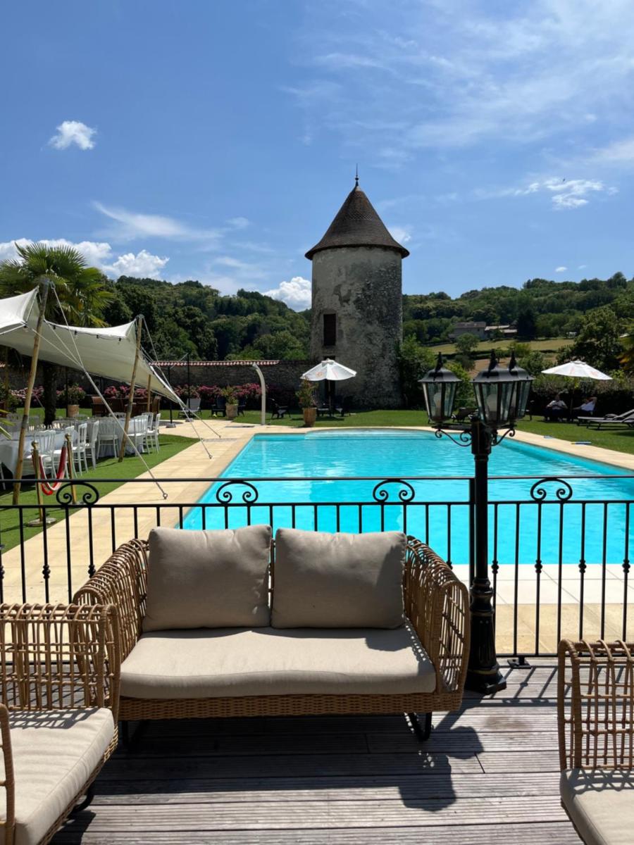 Piscine de l'établissement Château Chapeau Cornu ou située à proximité