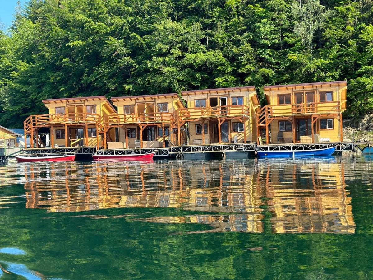 Suitetrails - Holiday Bicaz Bungalows On The Lake
