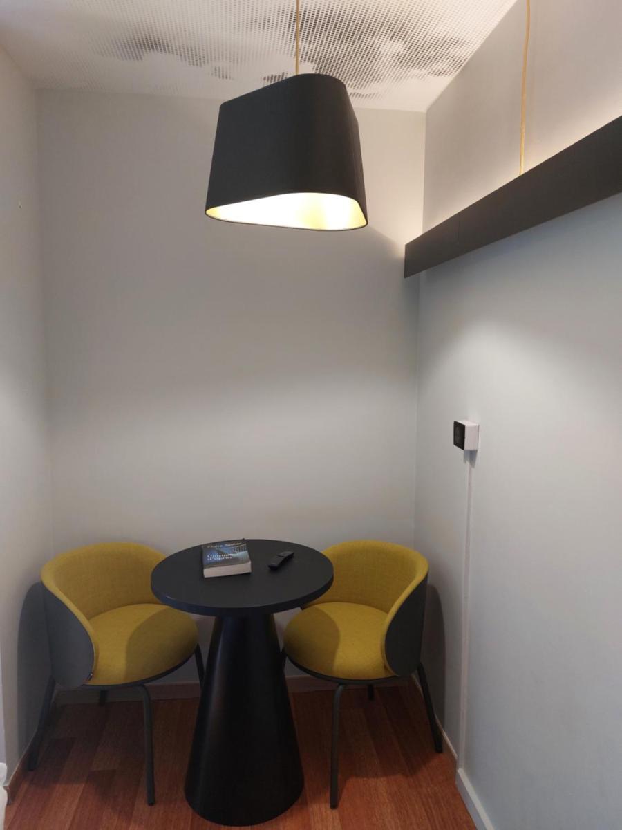 Coin salon dans l'établissement ibis Sète Balaruc les Bains Bien-être et Spa