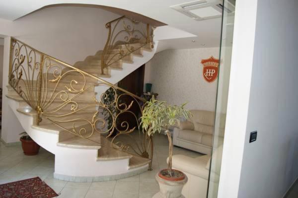 OSAKA SUSHI Ristorante Hotel - Housity