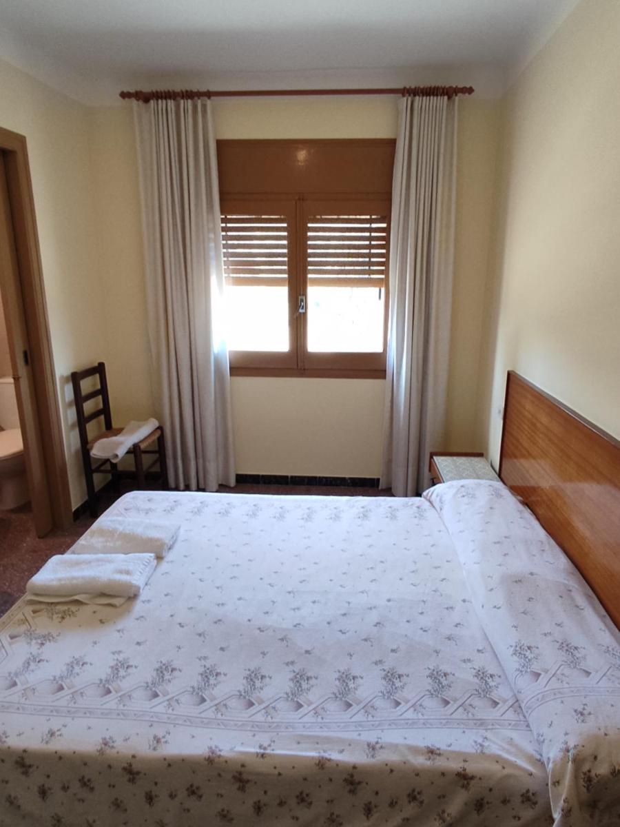 Hostal Brindis - Housity