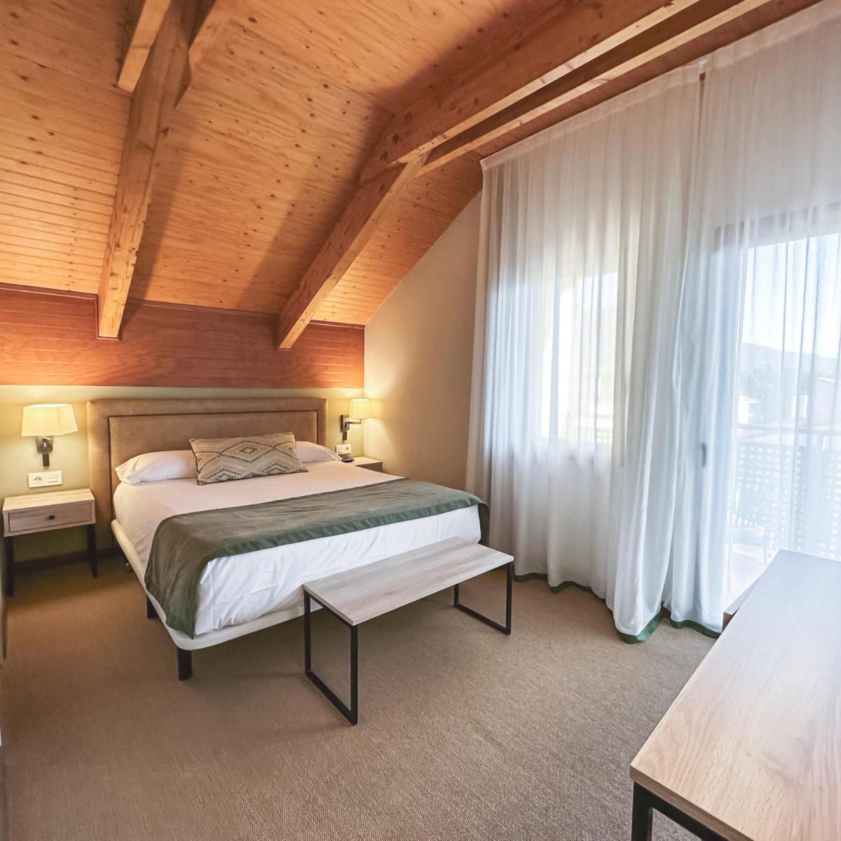 Cama o camas de una habitación en Hotel & Spa Real Jaca