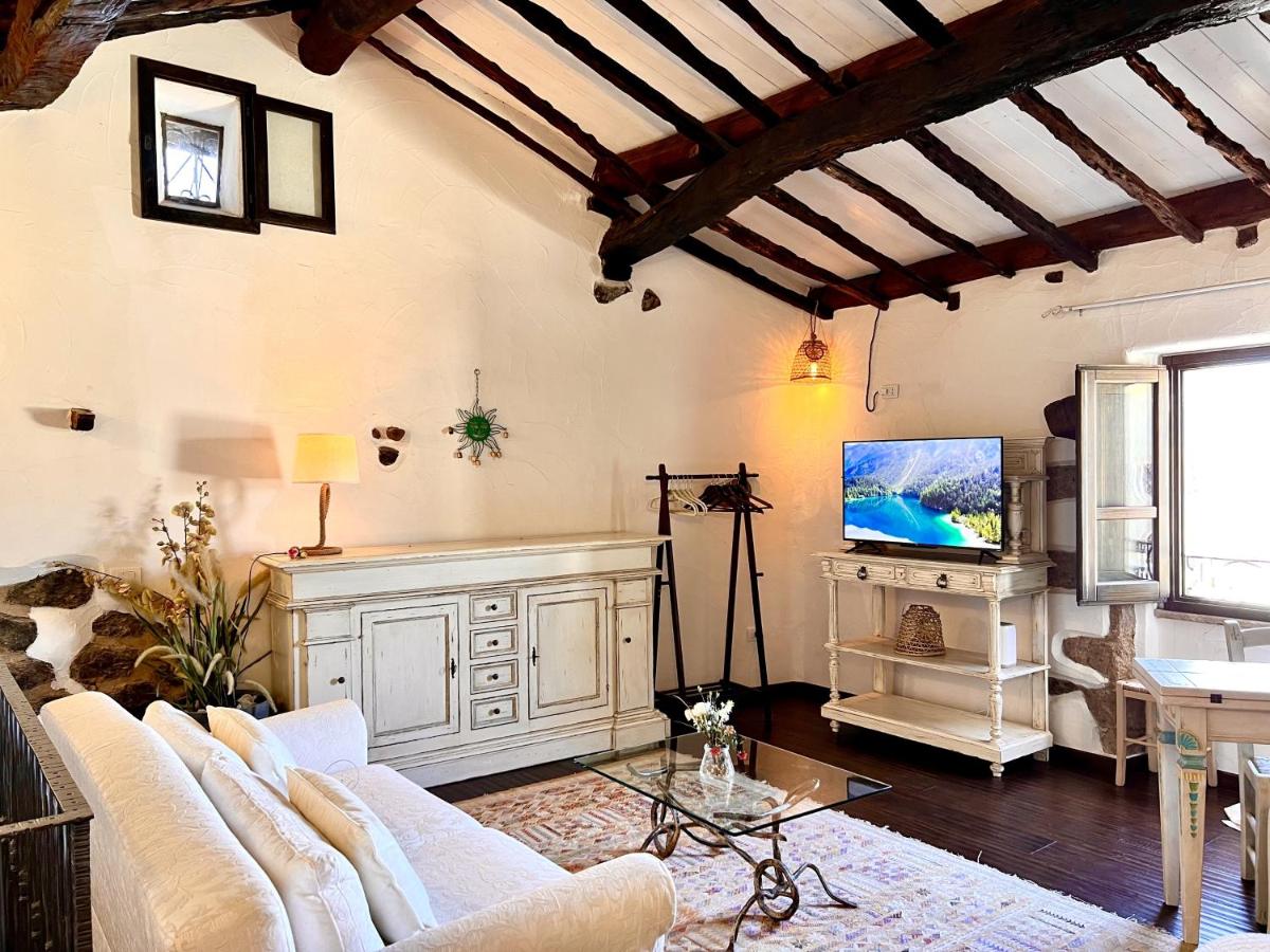 Casa Maria - Houses at the Castle - Housity