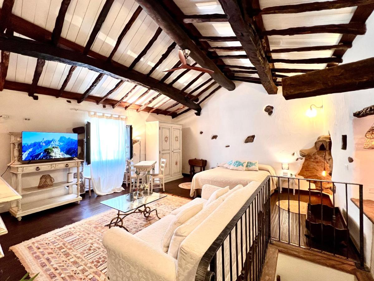Casa Maria - Houses at the Castle - Housity