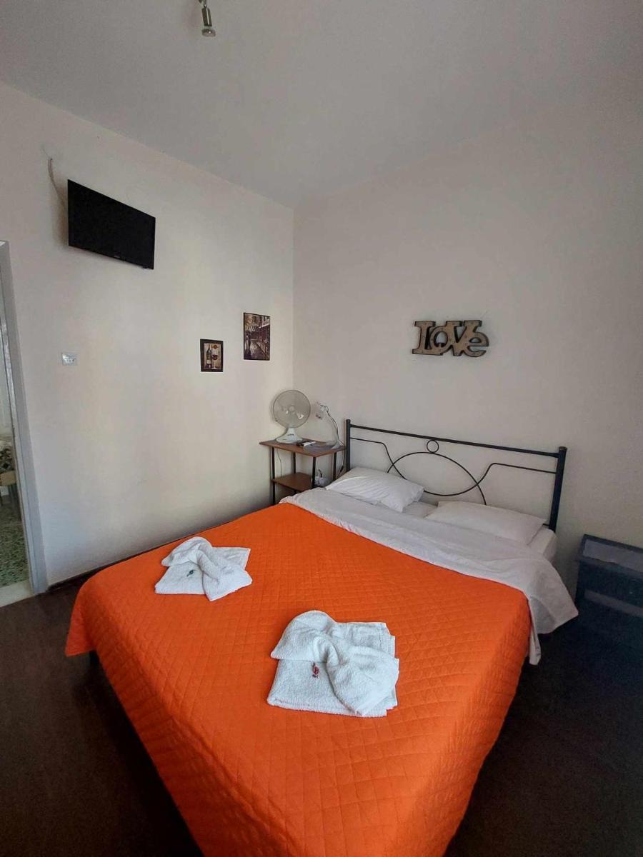 Desire House - Housity