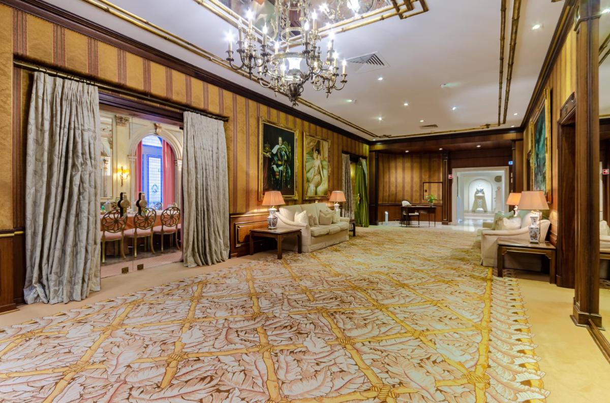 Uma área de estar em Olissippo Lapa Palace – The Leading Hotels of the World