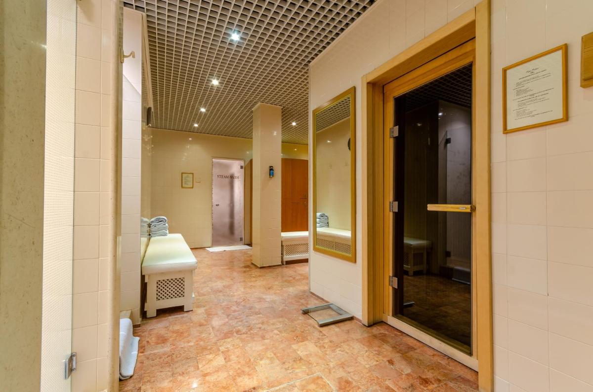 Uma casa de banho em Olissippo Lapa Palace – The Leading Hotels of the World
