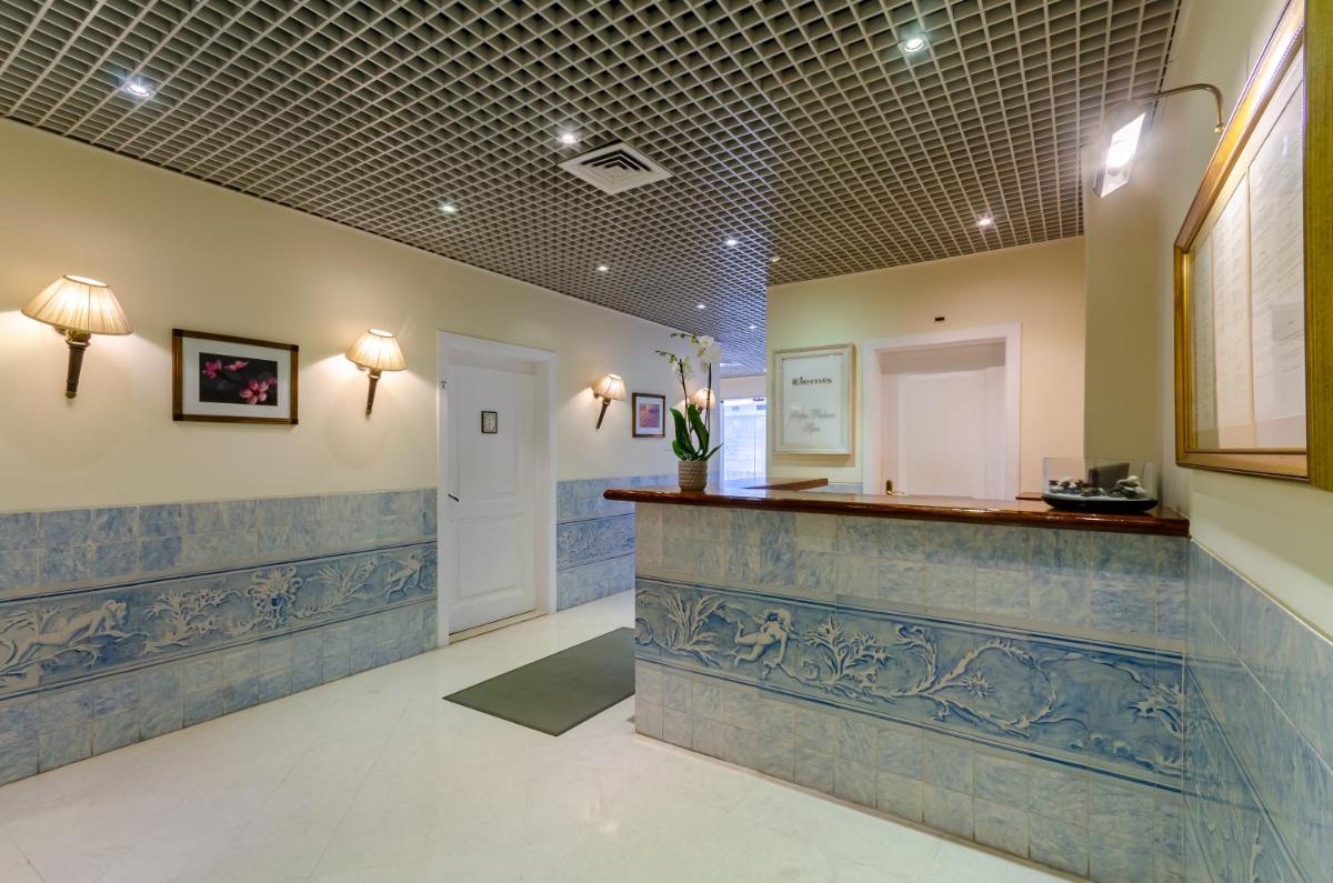 A área de receção ou átrio de Olissippo Lapa Palace – The Leading Hotels of the World