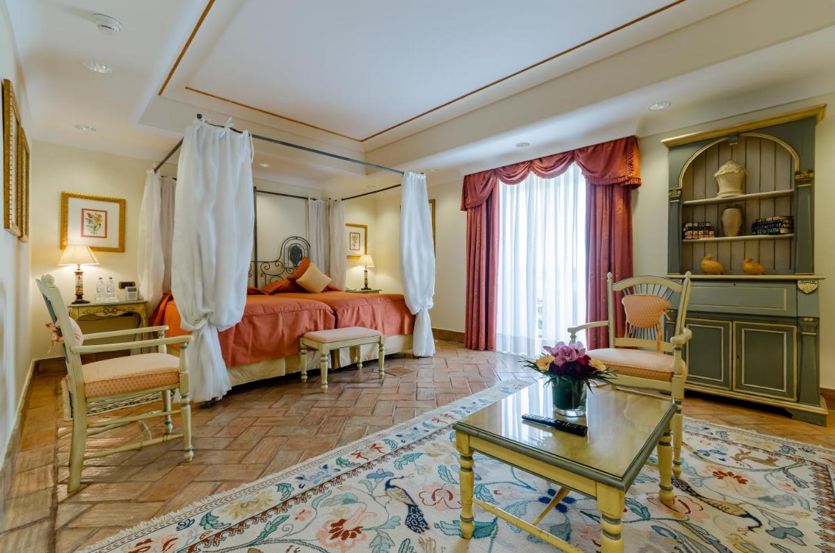 Uma área de estar em Olissippo Lapa Palace – The Leading Hotels of the World