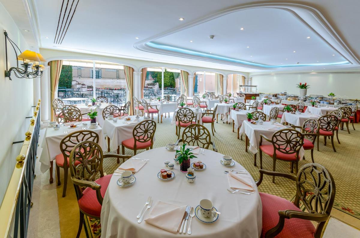 Um restaurante ou outro lugar para comer em Olissippo Lapa Palace – The Leading Hotels of the World