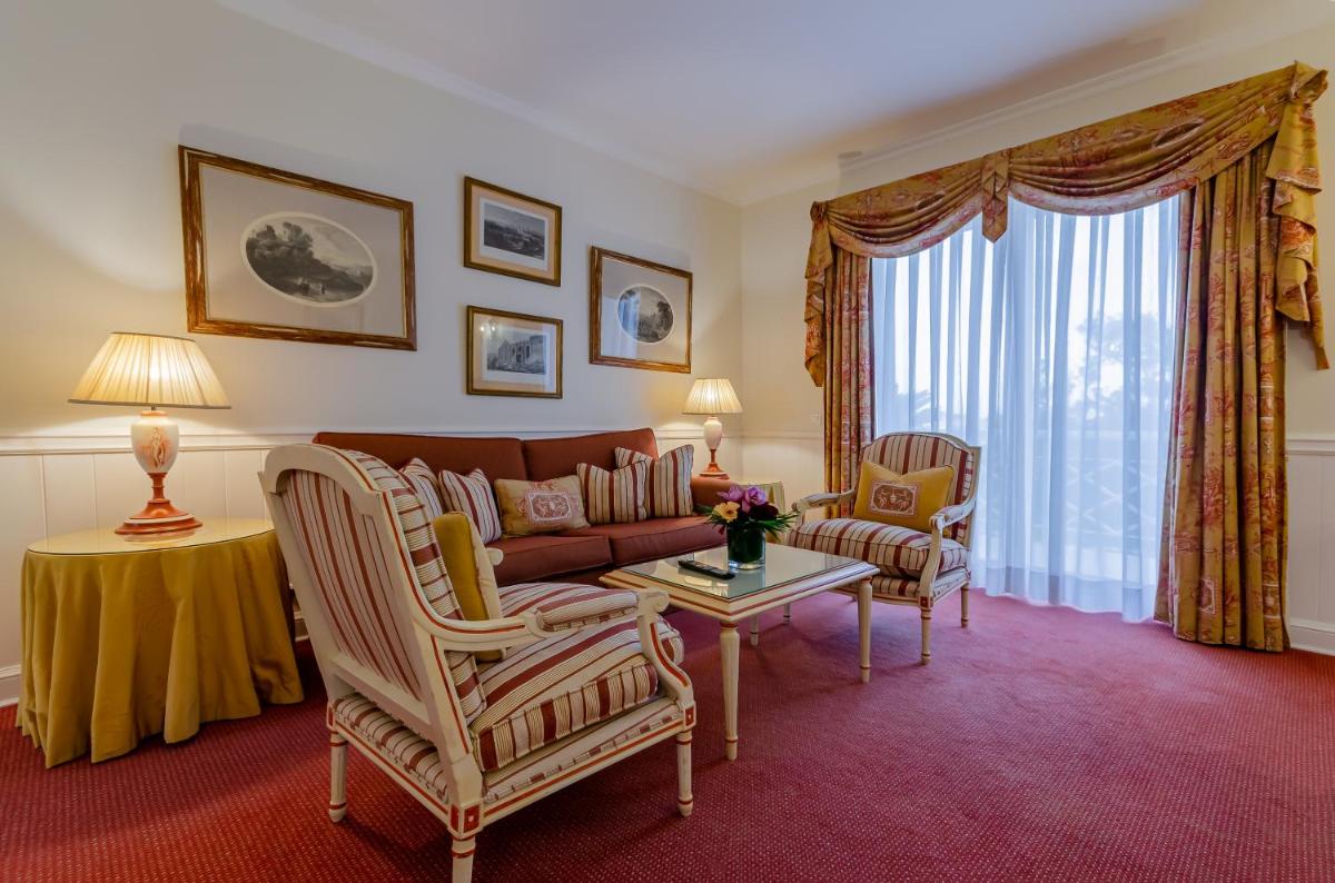 Uma área de estar em Olissippo Lapa Palace – The Leading Hotels of the World