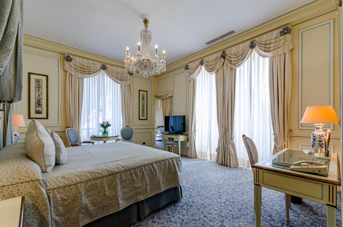 Uma cama ou camas num quarto em Olissippo Lapa Palace – The Leading Hotels of the World