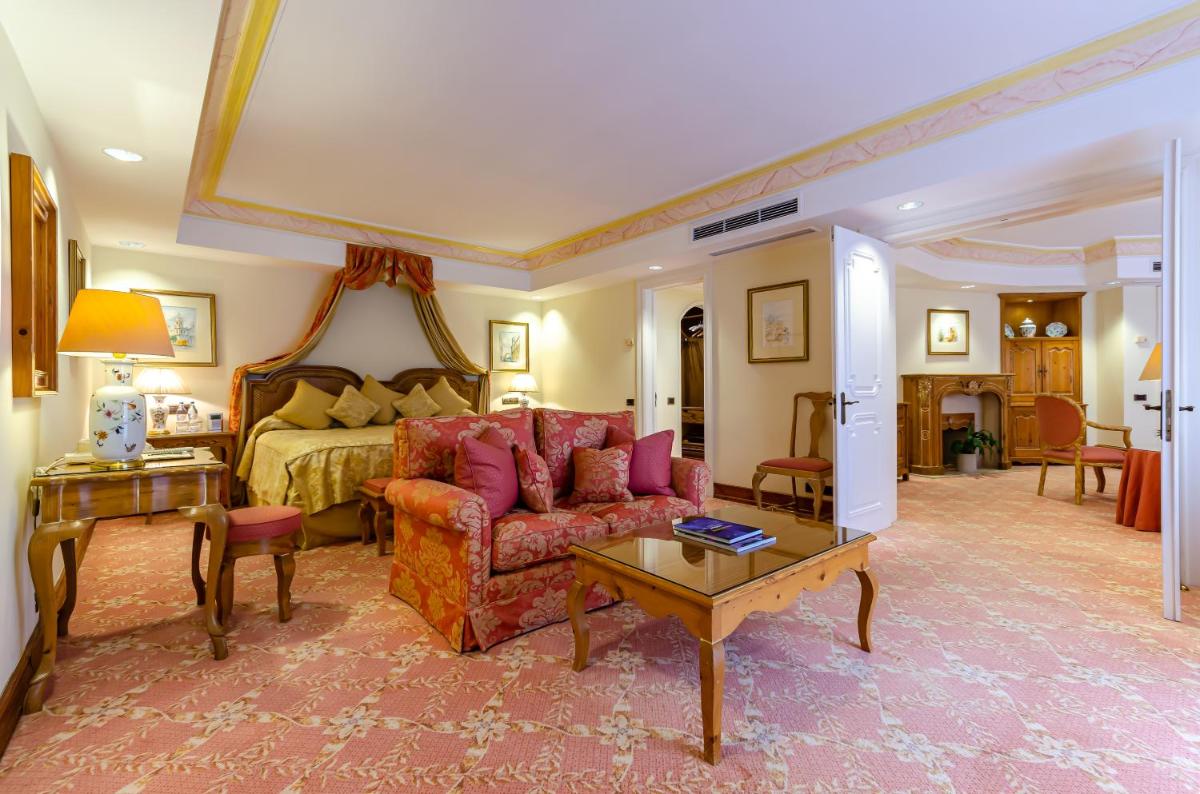 Uma área de estar em Olissippo Lapa Palace – The Leading Hotels of the World