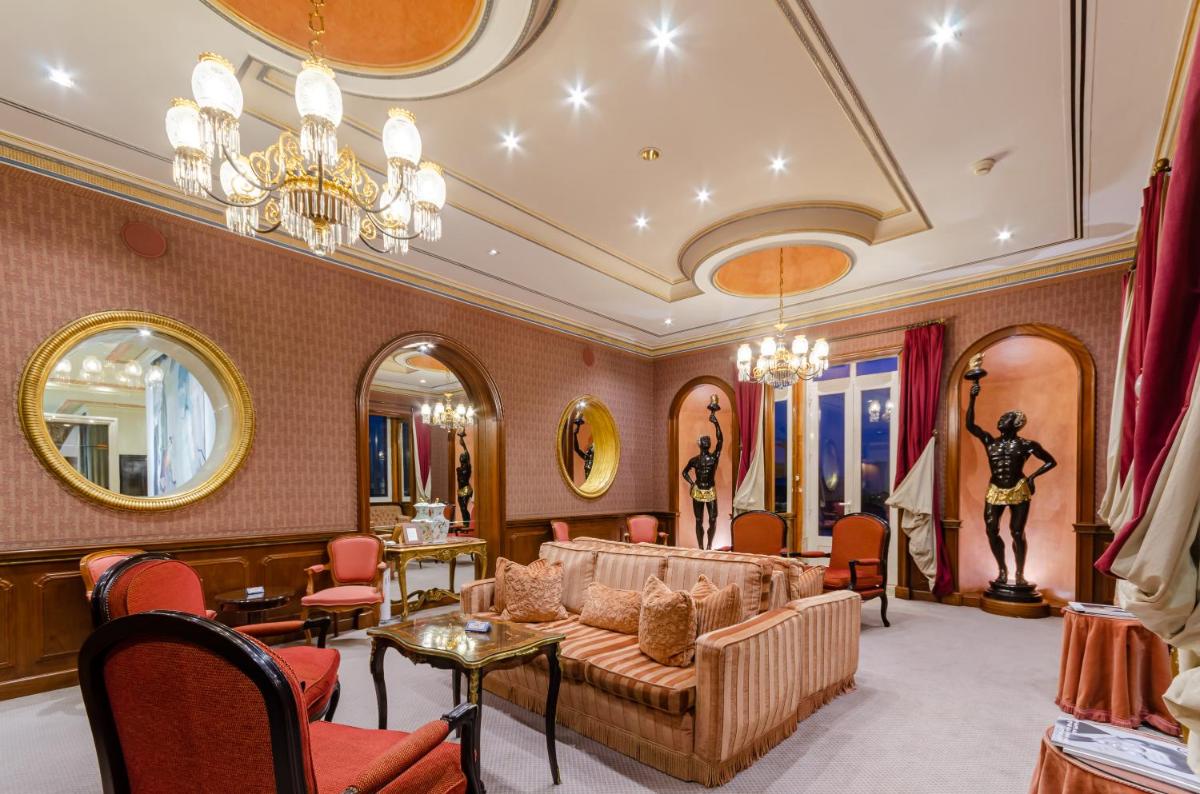 Uma área de estar em Olissippo Lapa Palace – The Leading Hotels of the World