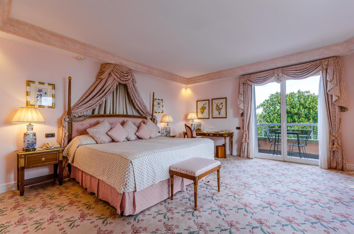 Uma cama ou camas num quarto em Olissippo Lapa Palace – The Leading Hotels of the World