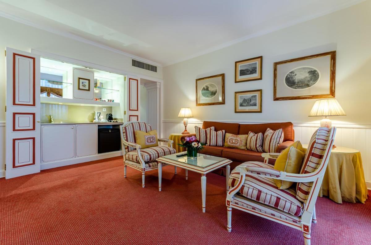 Uma área de estar em Olissippo Lapa Palace – The Leading Hotels of the World