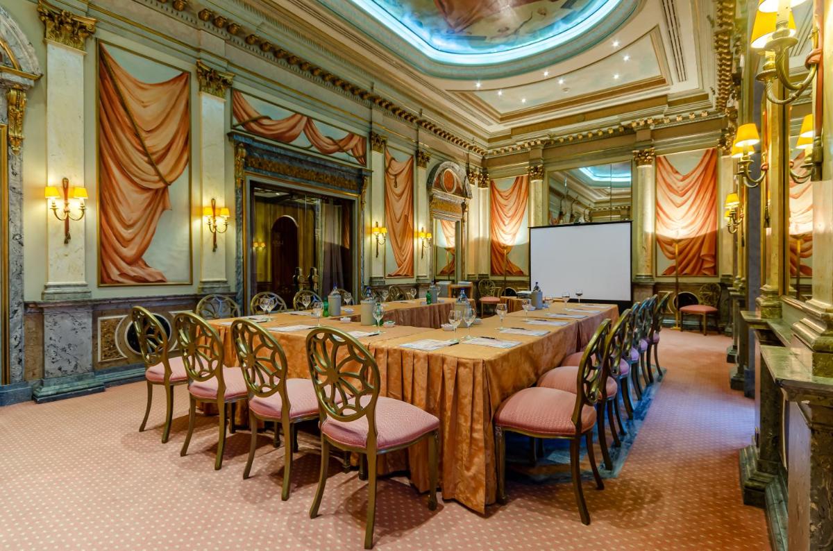 A área empresarial e/ ou a sala de conferências de Olissippo Lapa Palace – The Leading Hotels of the World