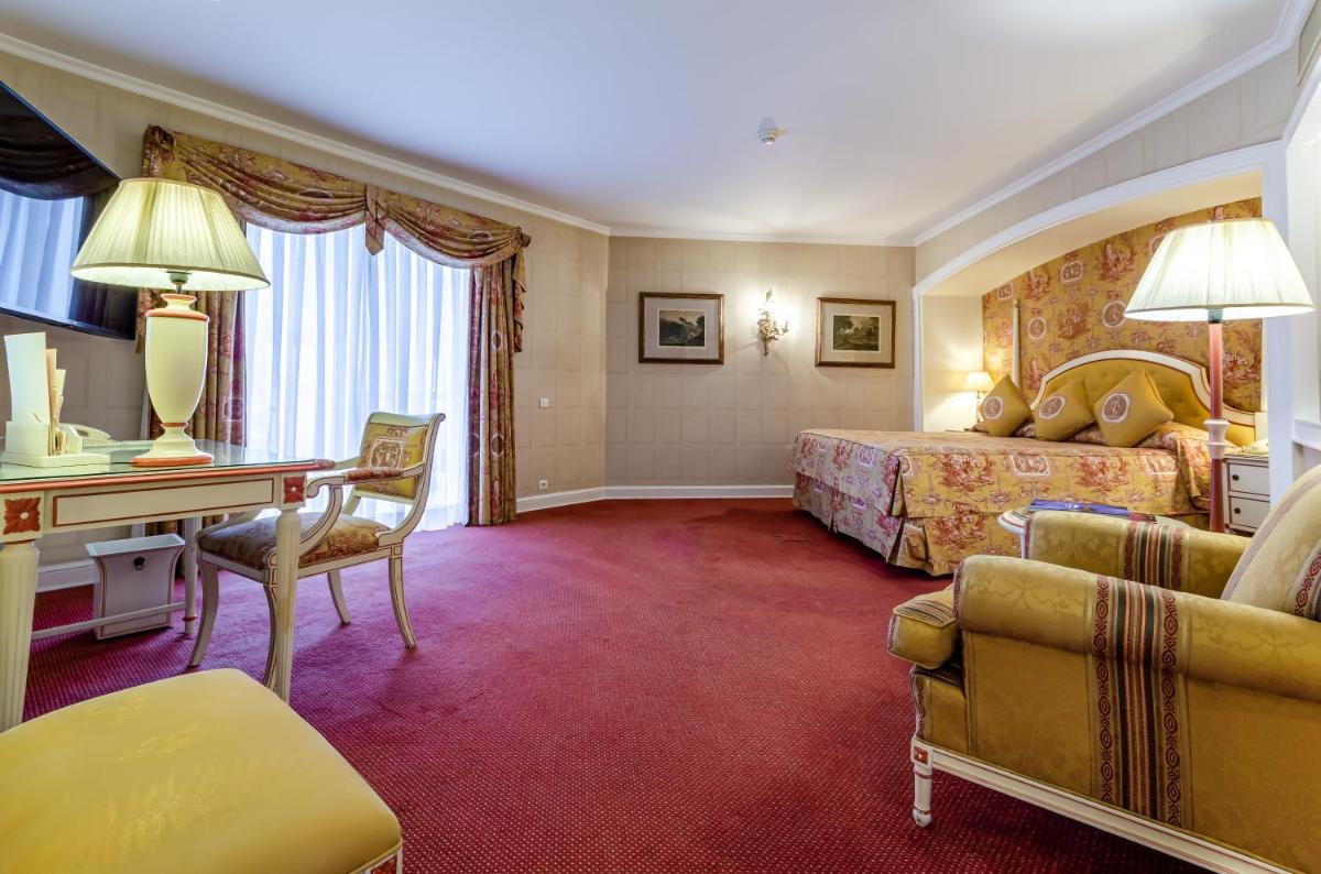 Uma área de estar em Olissippo Lapa Palace – The Leading Hotels of the World