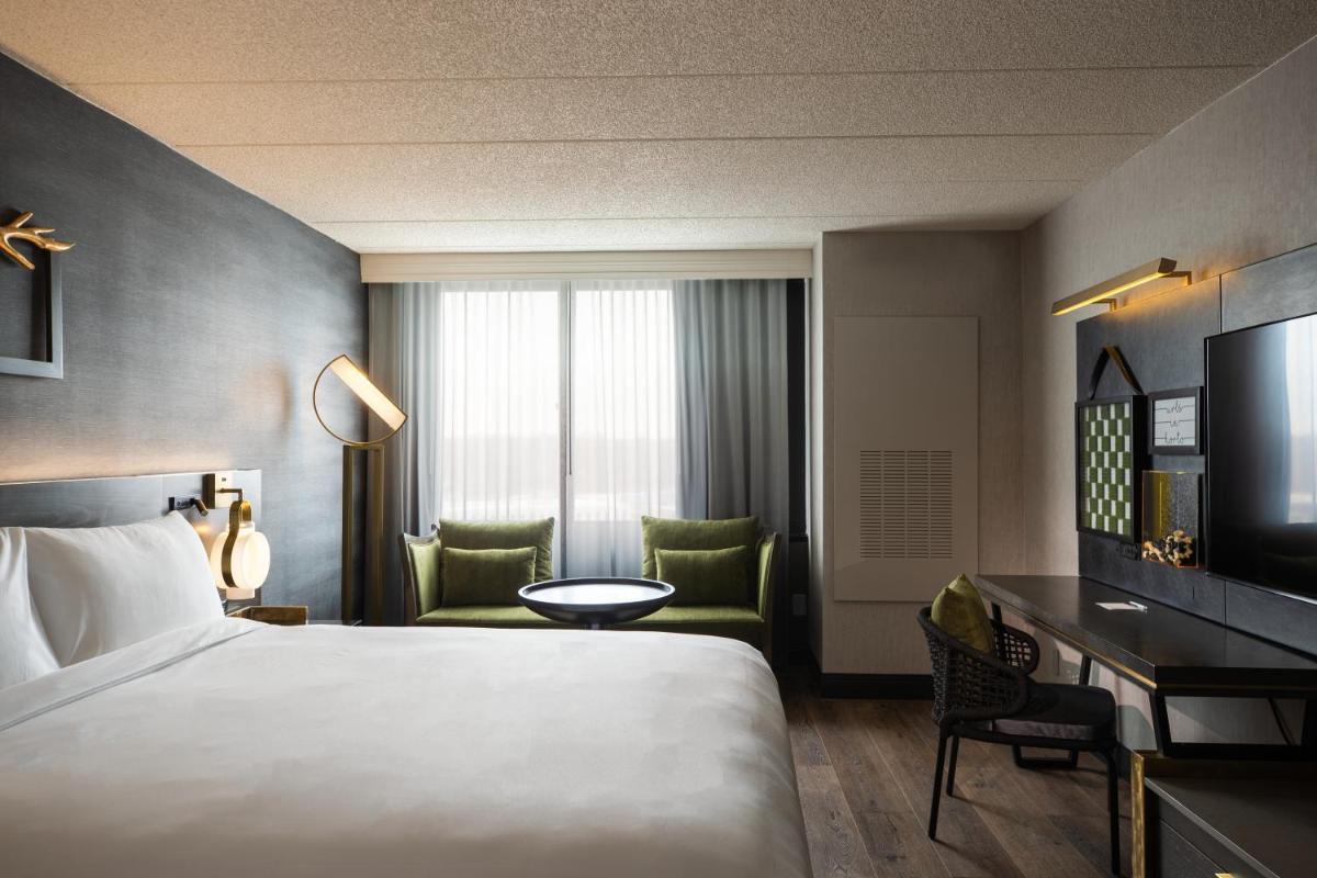 Renaissance Chicago North Shore Hotel - Housity