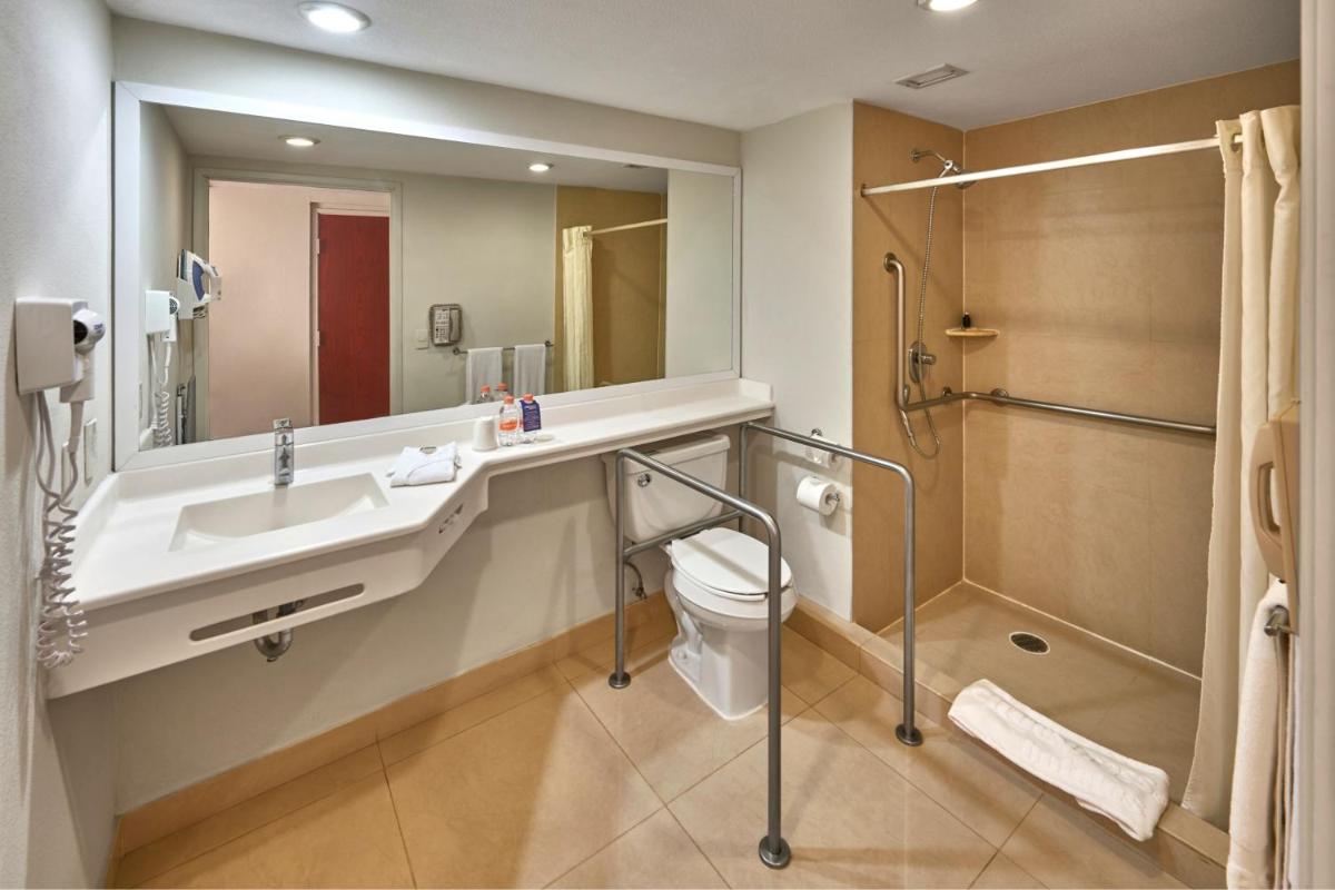 City Express by Marriott Manzanillo - Housity