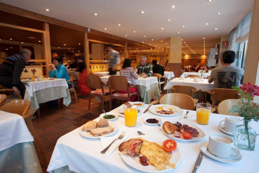 Comida en o cerca de este hotel