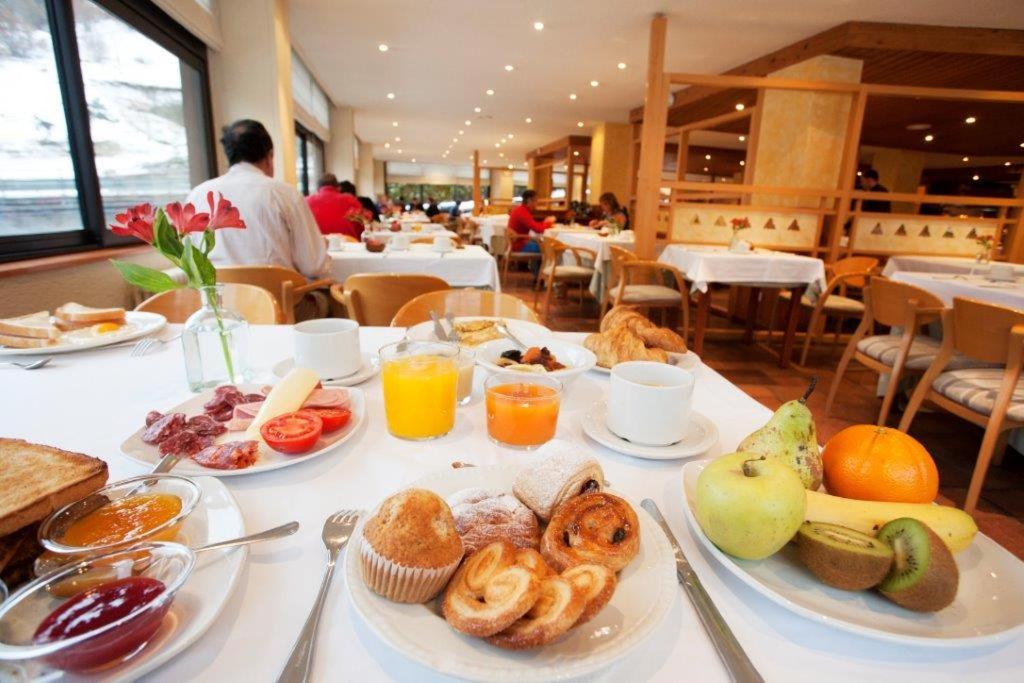 Comida en o cerca de este hotel