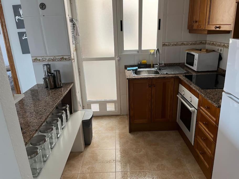 Suitetrails - Lovely 2 bedroom apartment with pool access and 10 minutes walk to beach