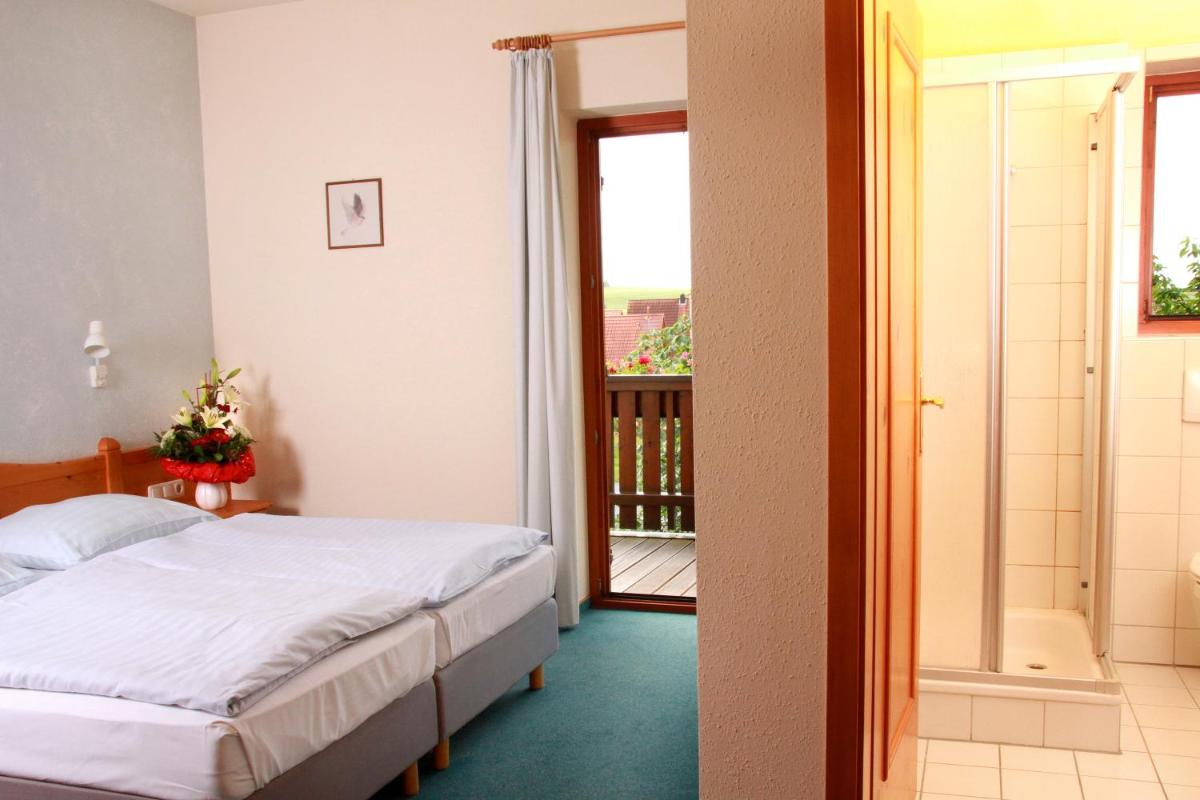 Hotel & Gasthof zum Rödelseer Schwan - Housity