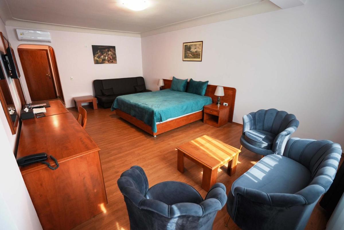 Hotel Gold Inn - Housity