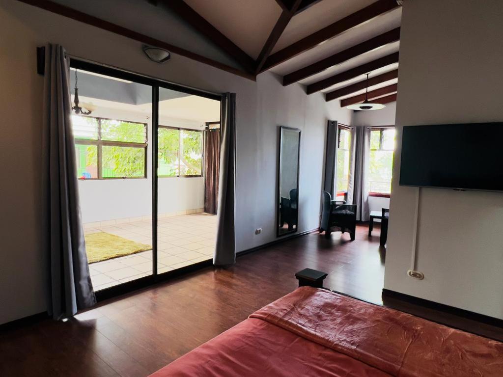 CASA DEL ARBOL ESCAZU - Housity