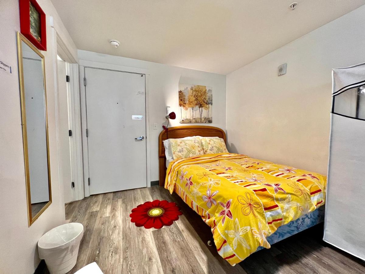 Studio Apartment 10 Minutes Walk to University of Washington - Housity