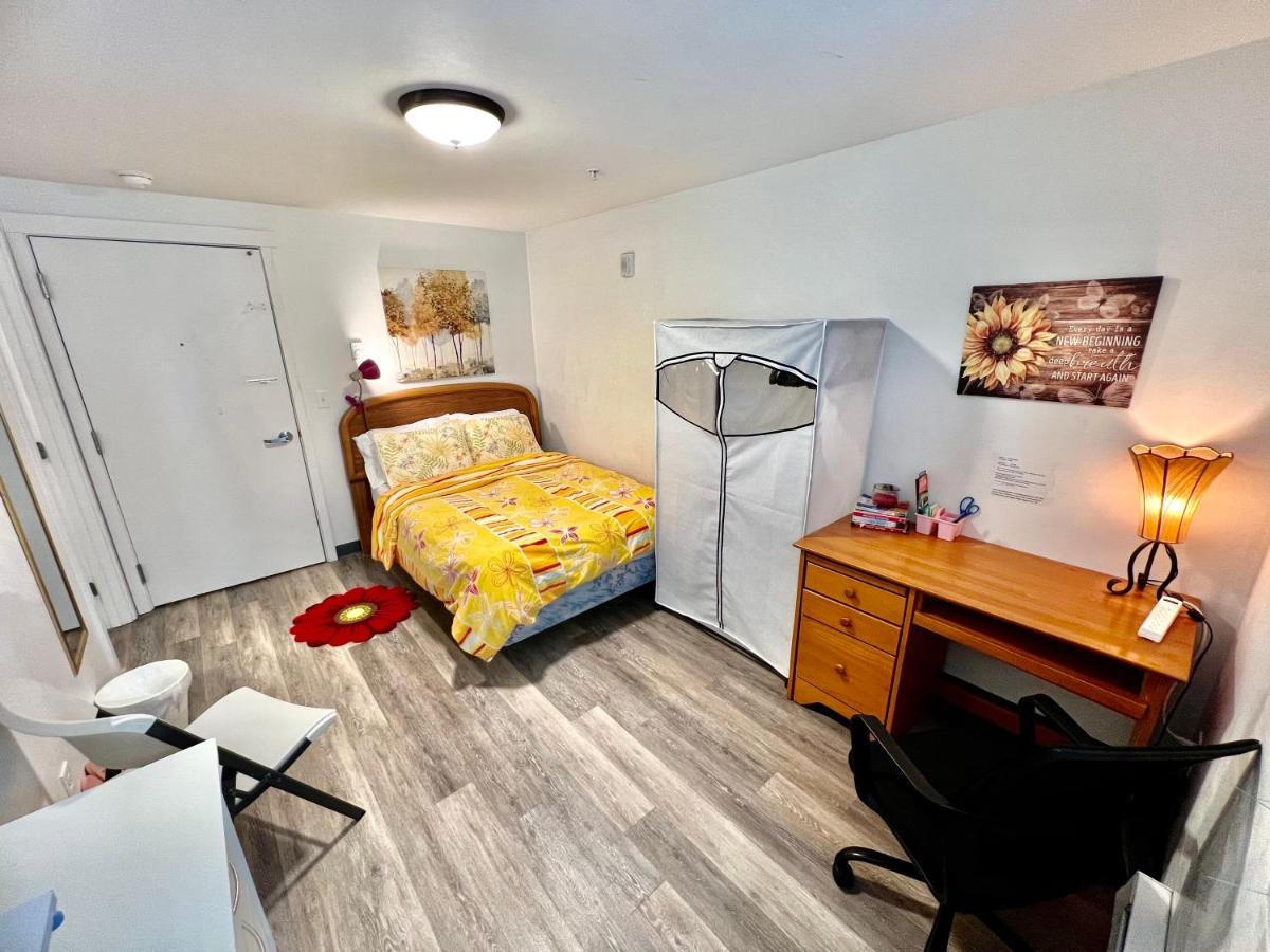 Studio Apartment 10 Minutes Walk to University of Washington - Housity