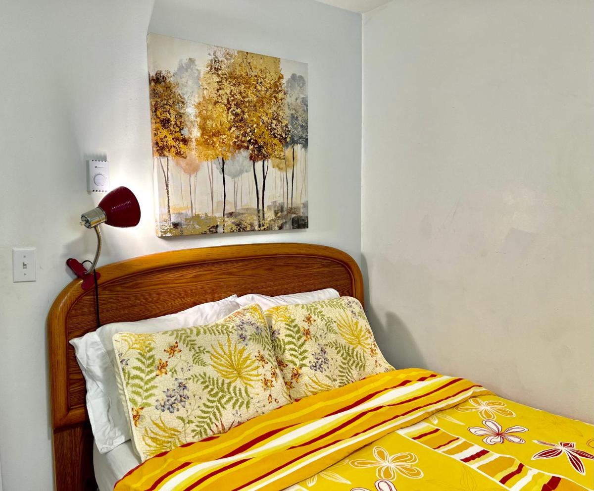 Studio Apartment 10 Minutes Walk to University of Washington - Housity