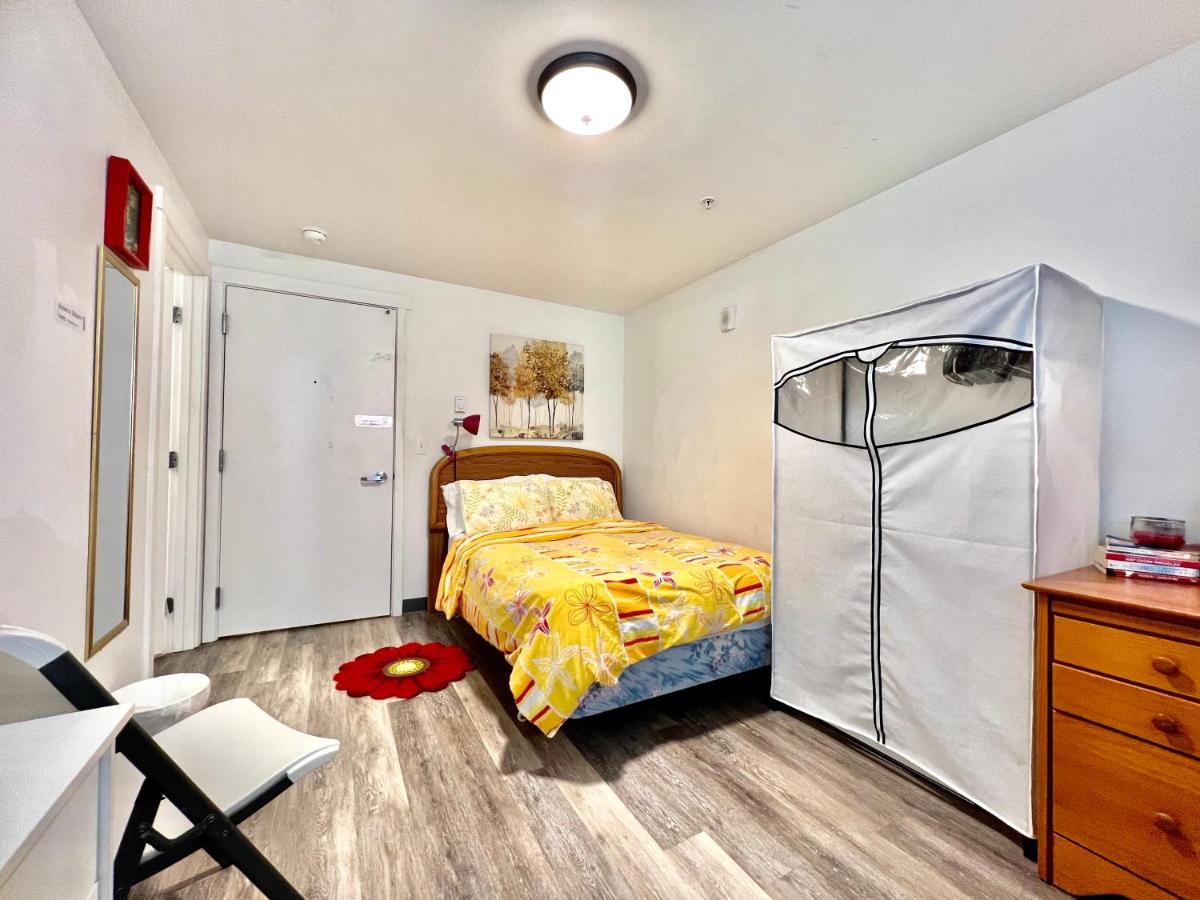 Studio Apartment 10 Minutes Walk to University of Washington - Housity