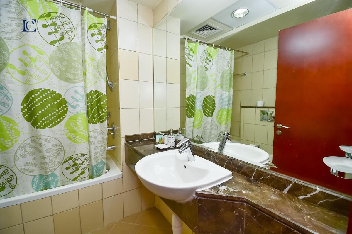 Luxury Escapes - New Lake View Studio in JLT - near Metro - Housity