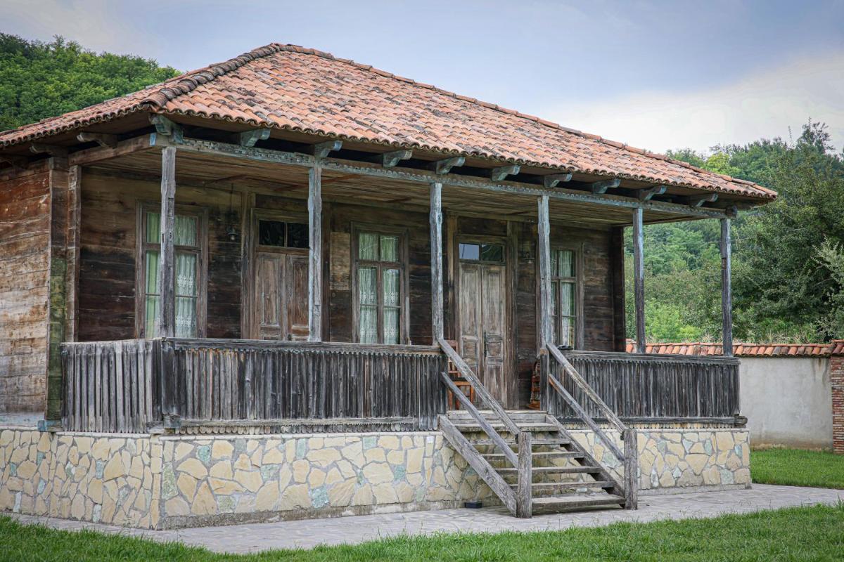 Suitetrails - Sazano Wine Cellar & Hotel