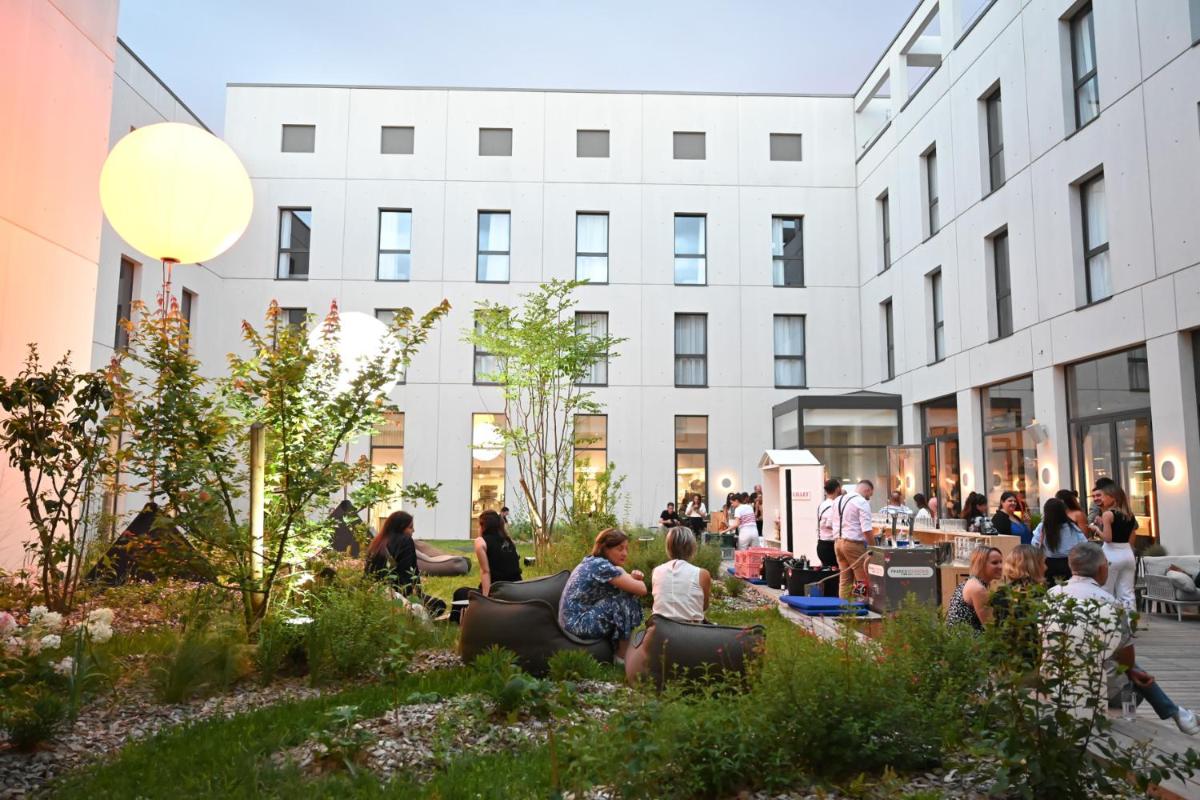 The Ruck Hotel - Housity